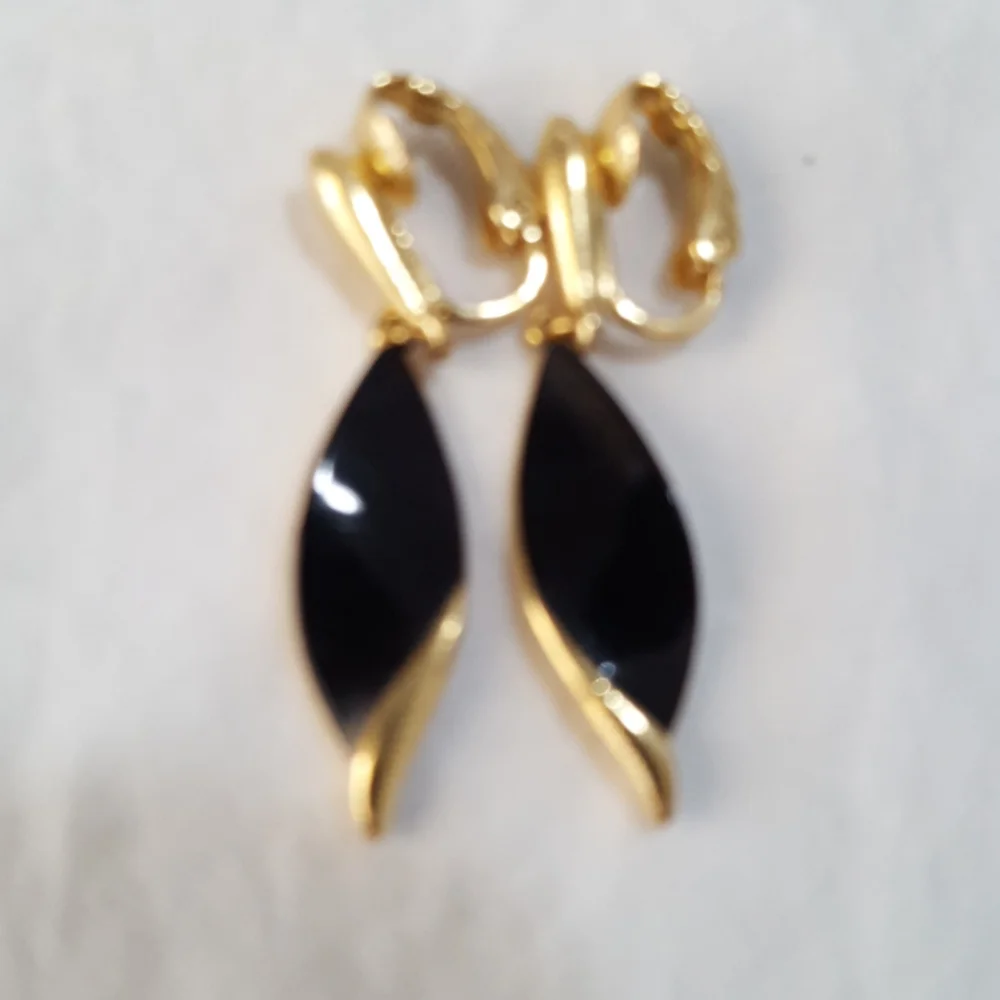 Vintage Earrings Clip On Black
